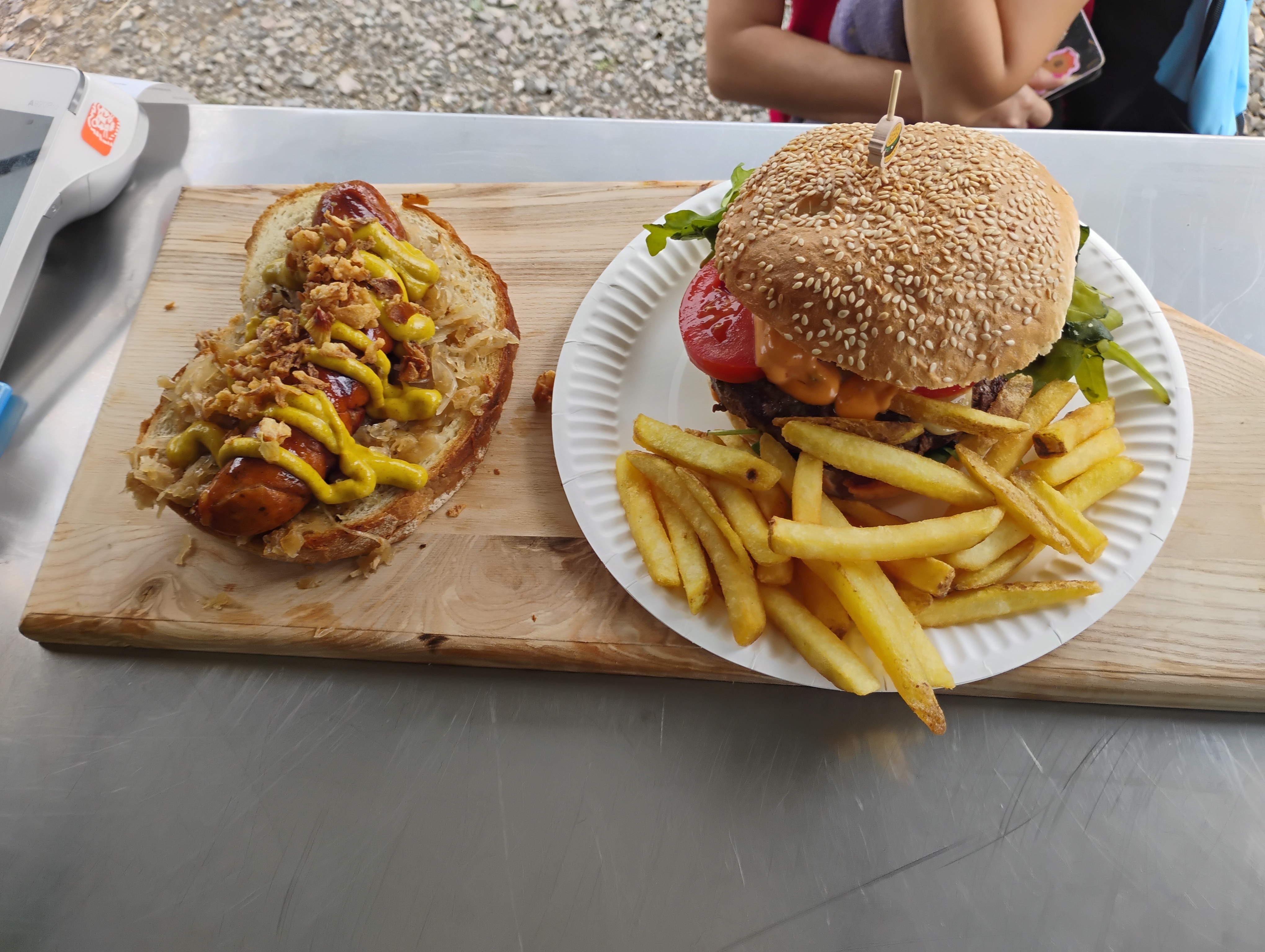 Dziadoburger i Sznyta z Wurstem - najlepsze dania U Suchej w Walimiu