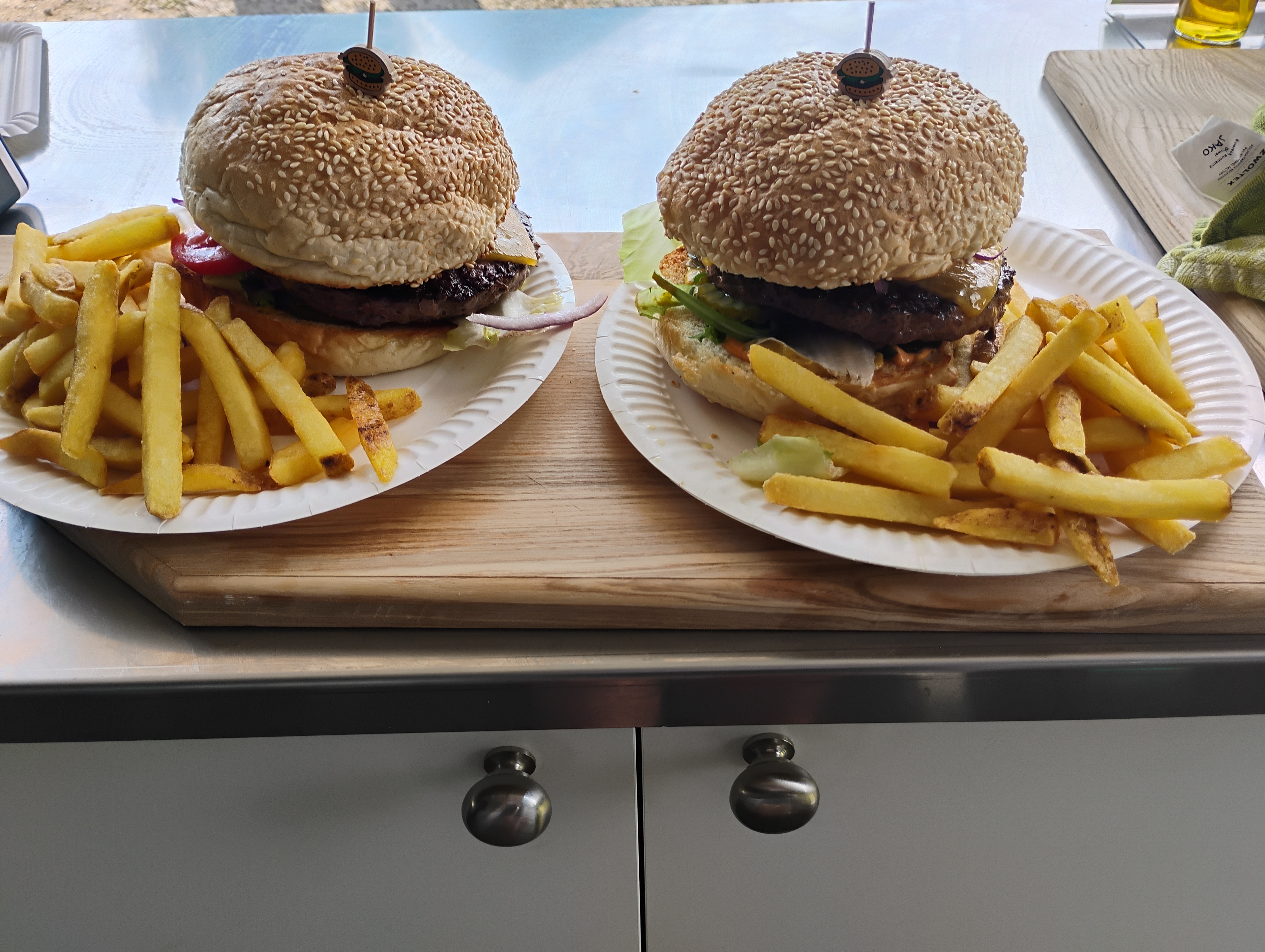 Dziadoburger z frytkami - U Suchej Walim, dolnośląskie street food